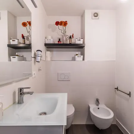 Studio With Large Terrace Sea View 4th Floor 아파트