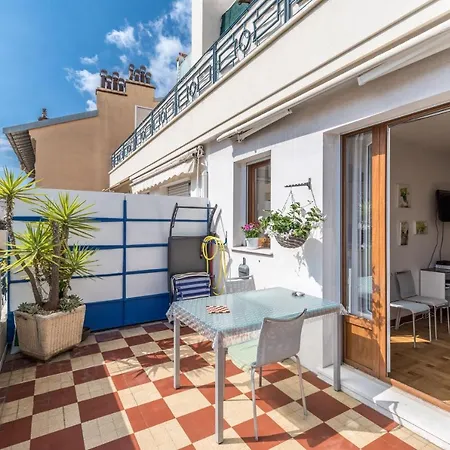 דירה Studio With Large Terrace Sea View 4th Floor *