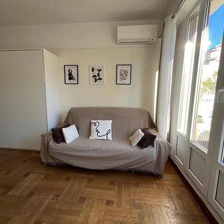 아파트 With Large Terrace Sea View 4th Floor 니스