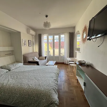 아파트 With Large Terrace Sea View 4th Floor 니스